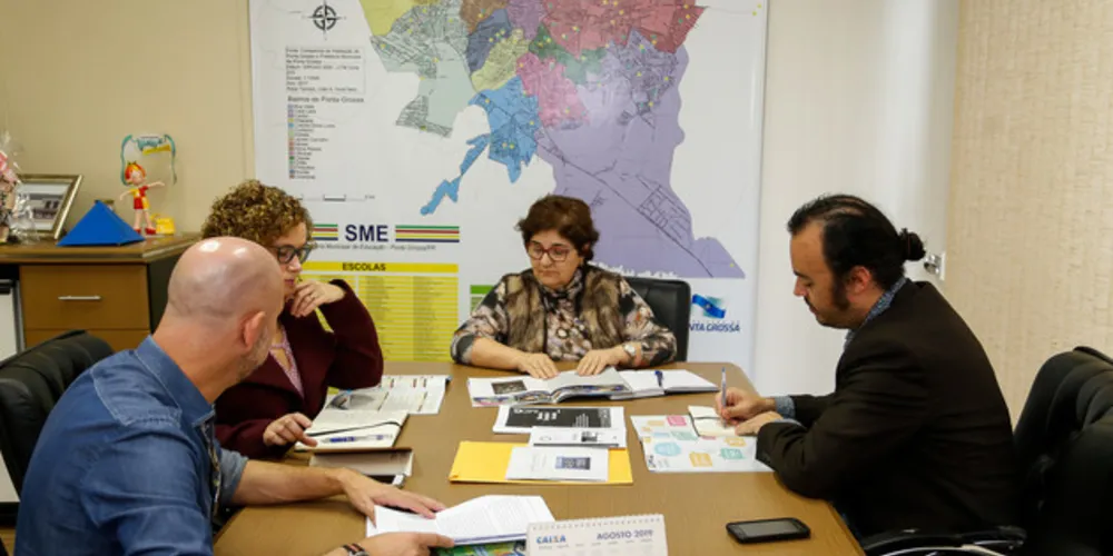 Diretores do MCG discutiram projetos para formação e uso do espaço por professores e alunos da Rede Municipal

