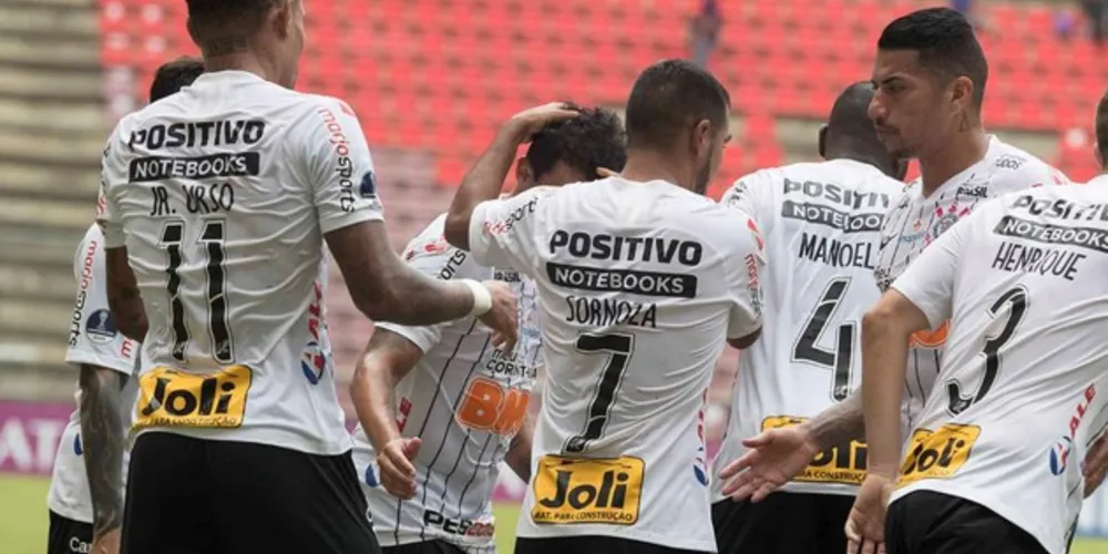 Vitória por 2 a 0 coloca Corinthians nas oitavas de final da Sul-Americana