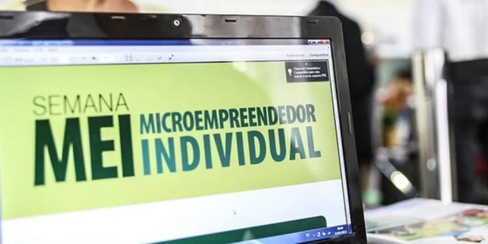 Quem perder o prazo pagará multa de R$ 50 ou 2% dos tributos devidos, prevalecendo o maior valor.