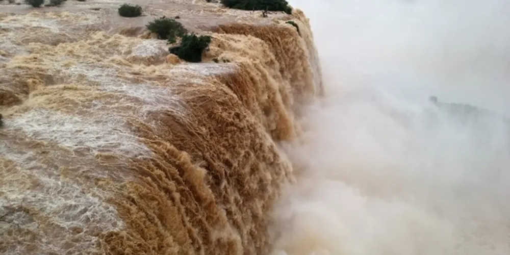 No início da tarde deste sábado (1º), vazão das Cataratas do Iguaçu era de mais de 6,2 milhões de litros de água por segundo