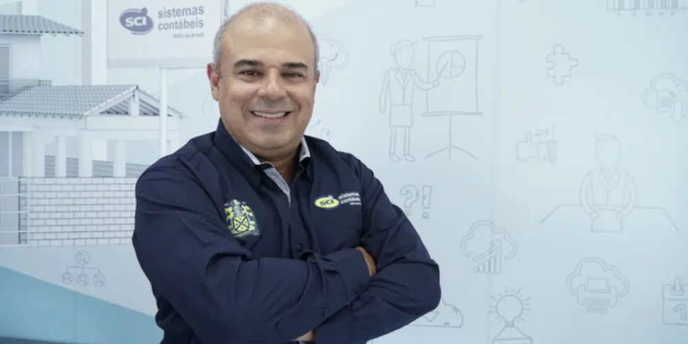 No livro são mostradas histórias de pessoas que abraçaram o mindset OPEN, explica Elinton Marçal