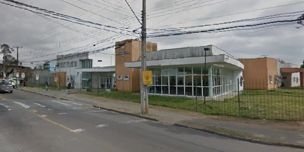 Criança foi levada à UPA e está internada em estado grave num hospital de Curitiba