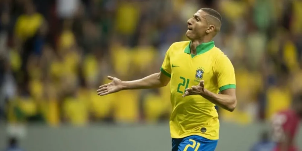 Richarlison abriu o placar para a seleção no começo do primeiro tempo