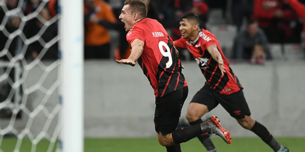 De cabeça, Marco Ruben marcou o gol da vitória do Furacão
