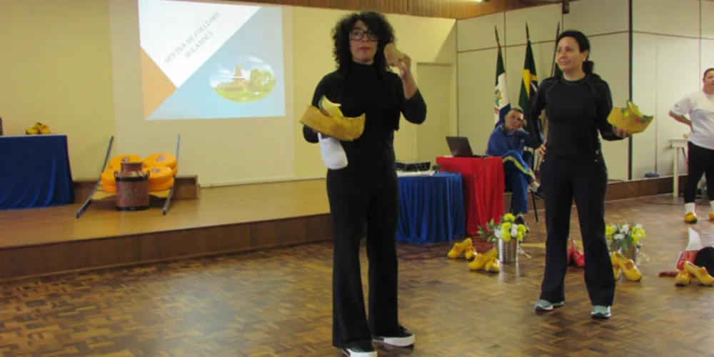 Imagem ilustrativa da imagem  Professores de Castro participam de oficina sobre o “Folclore Holandês”