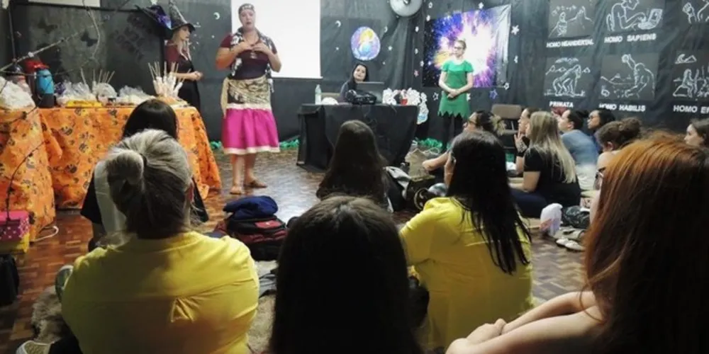 O evento tem como objetivo oportunizar um espaço de construção de aprendizagens no processo de formação dos futuros professores. 