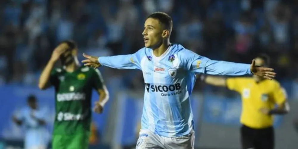 Safira marcou o gol da vitória que mantém o Tubarão no G4 da Série B
