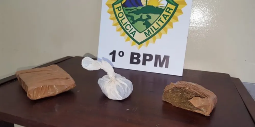 Droga apreendida pesava quase 300 gramas, segundo a Polícia Militar
