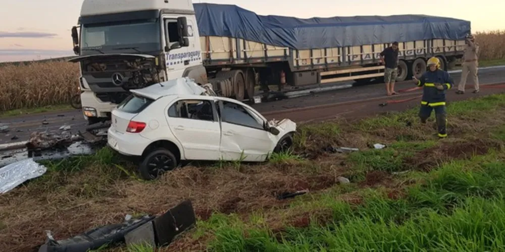 Imagem ilustrativa da imagem Jovem morre em colisão frontal com carreta na PR-585
