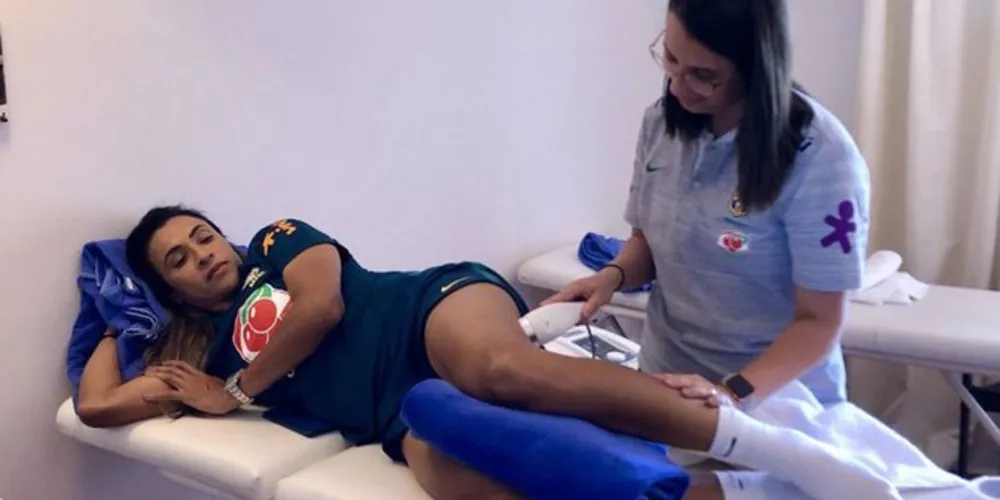 Marta intensificou tratamento para se recuperar de lesão muscular na coxa esquerda, mas não jogará amanhã contra a Jamaica
