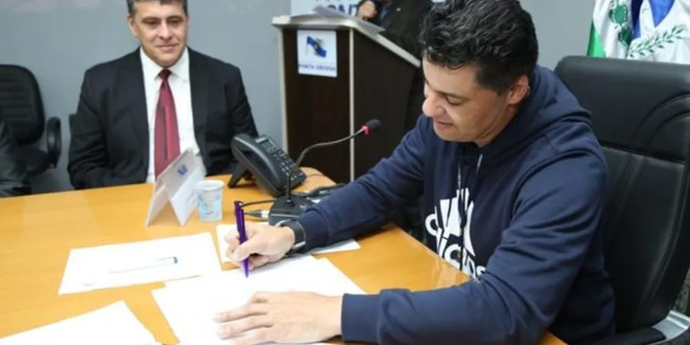 Assinatura aconteceu na última sexta-feira (07) e pode garantir ainda a vinda do IFPR para Ponta Grossa  

