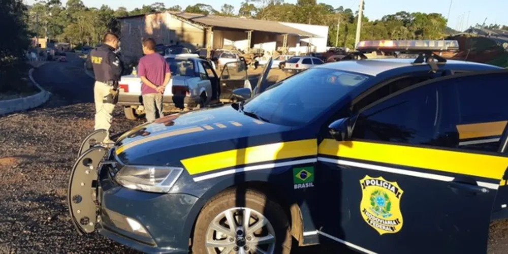 Além de não possuir Carteira de Habilitação, o condutor transitava na contramão