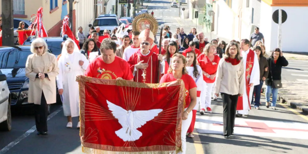 Devoção ao Espírito Santo tem crescido em Ponta Grossa e na região