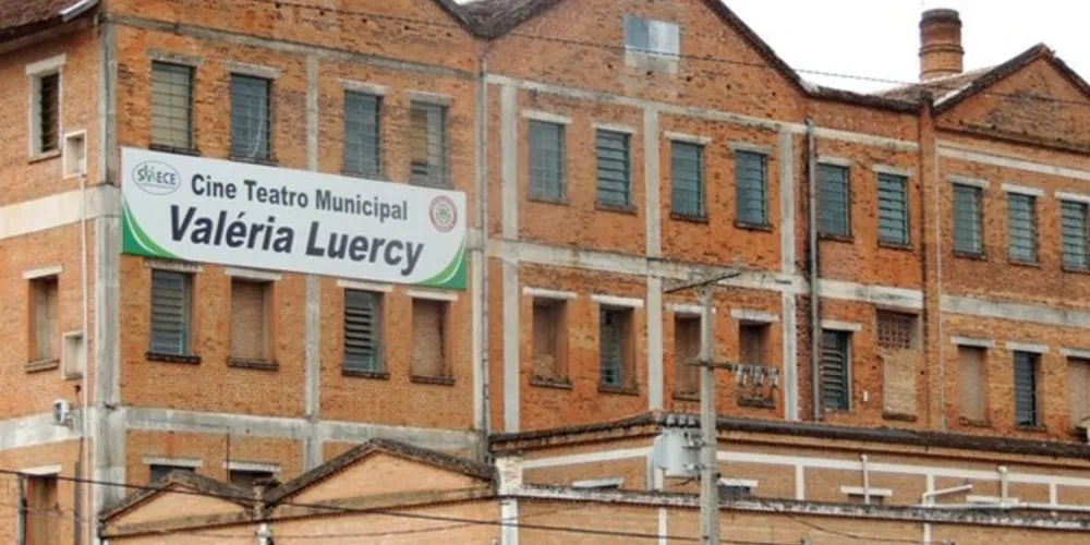 O Cine Teatro Valéria Luercy está instalado no terceiro andar do Condomínio Matarazzo, edifício construído no início da década de 20 para abrigar, na época, o frigorífico do conde Francesco Matarazzo em Jaguariaíva.