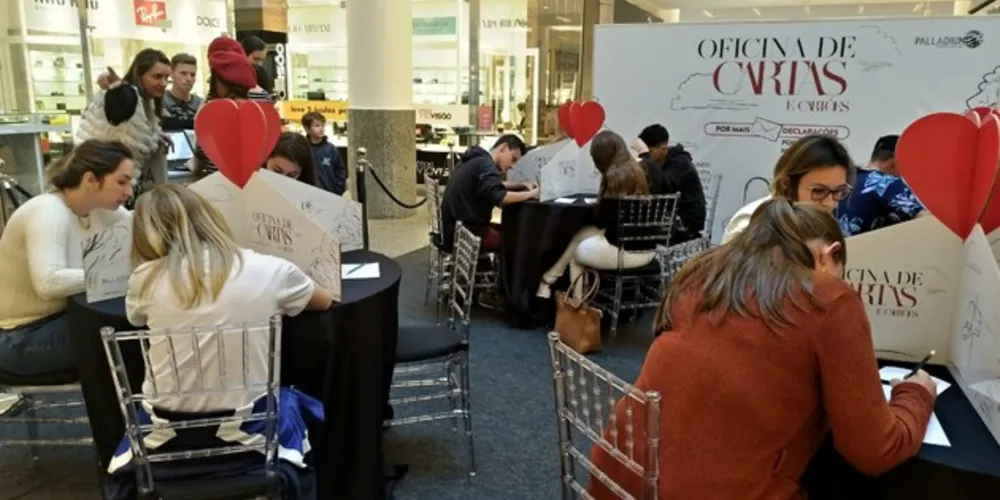 Imagem ilustrativa da imagem Palladium oferece espaço especial para casais confeccionarem cartões 