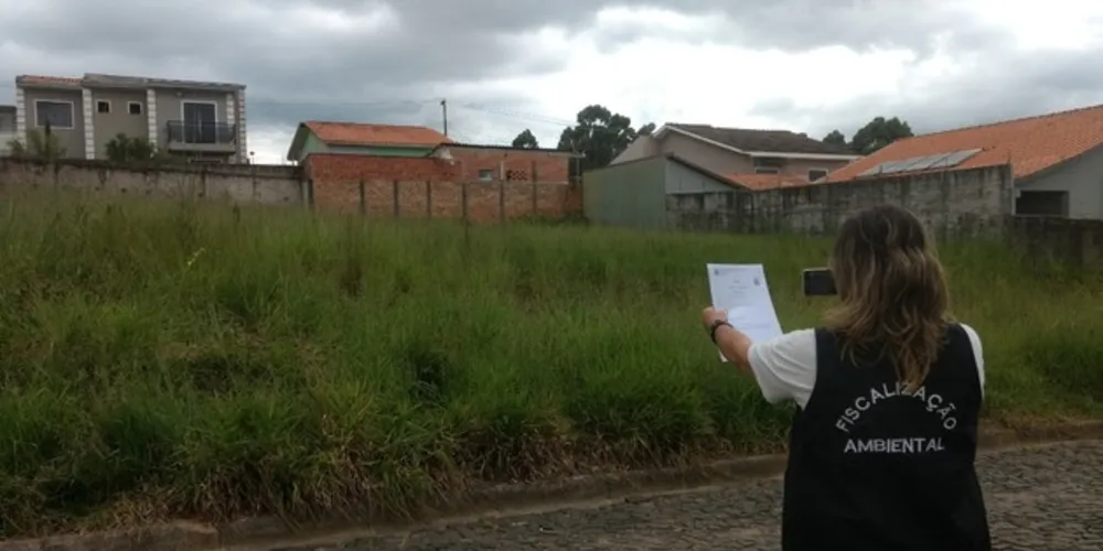 Decreto padroniza procedimento e torna mais ágil processo para notificação e multa de proprietário que mantiver terreno em má conservação