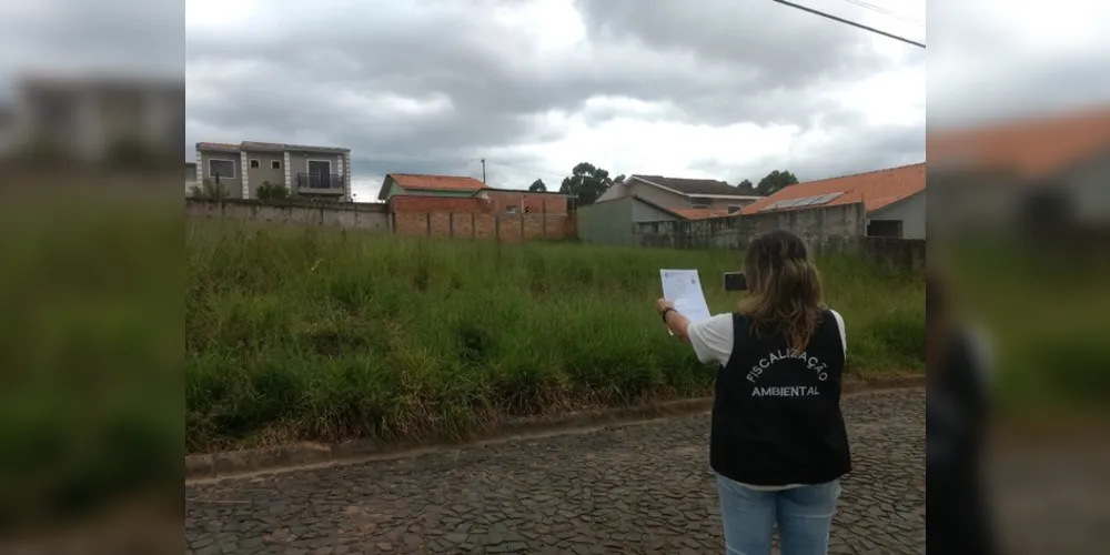 Decreto padroniza procedimento e torna mais ágil processo para notificação e multa de proprietário que mantiver terreno em má conservação
