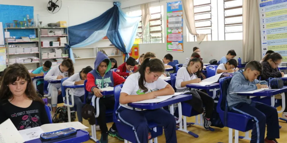 Alunos de Castro realizam segunda etapa da Prova Paraná