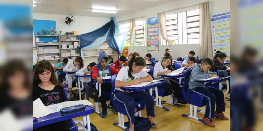 Alunos de Castro realizam segunda etapa da Prova Paraná