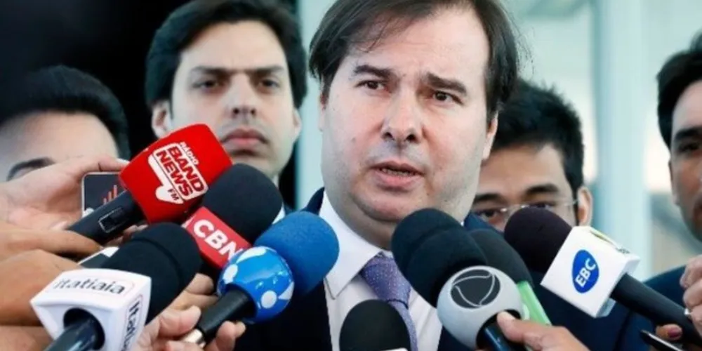 O deputado Rodrigo Maia (DEM) confirmou que o relatório da nova Previdência não deve incluir os estados e municípios 
