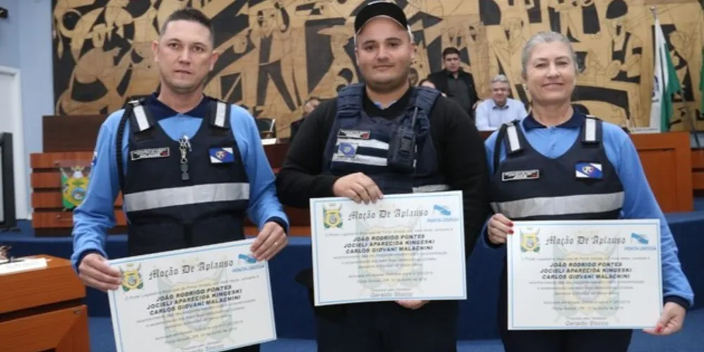 Os agentes Jocilei Kingeski e Carlos Giovani Malachini e  João Rodrigo Pontes  receberam uma moção de aplauso
