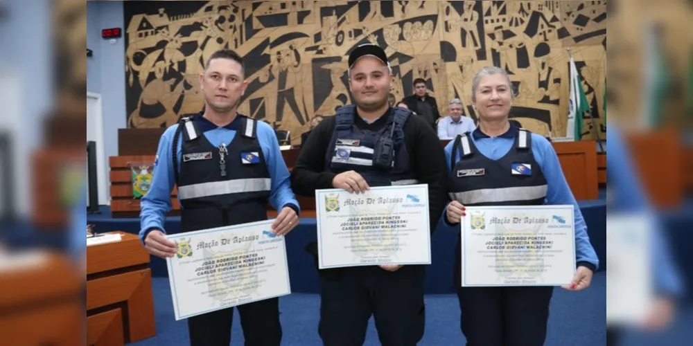 Os agentes Jocilei Kingeski e Carlos Giovani Malachini e  João Rodrigo Pontes  receberam uma moção de aplauso