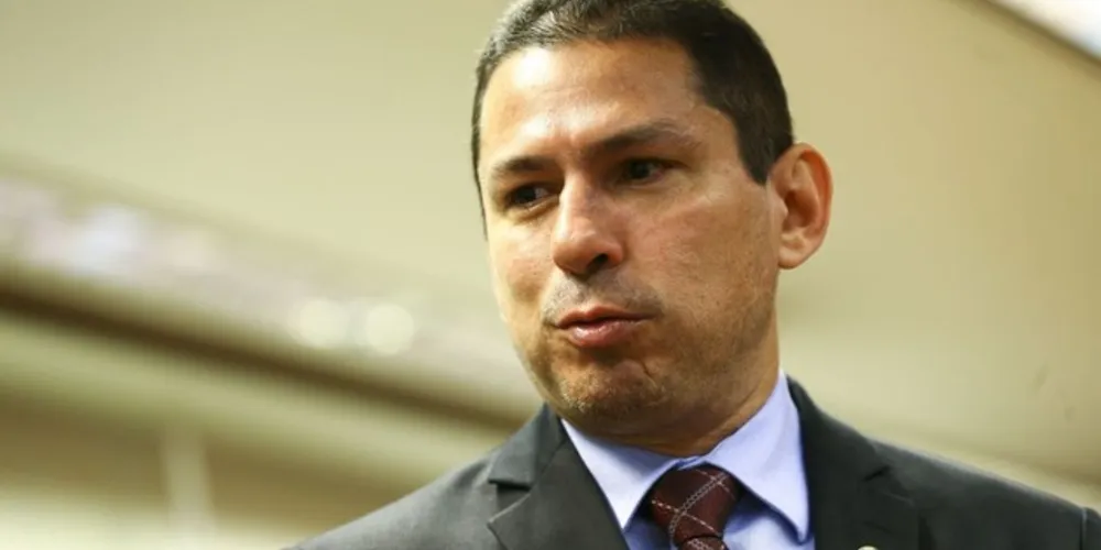 Deputado Samuel Moreira (PSDB-SP), prevê aumento do tempo mínimo de contribuição para homens de 15 para 20 anos