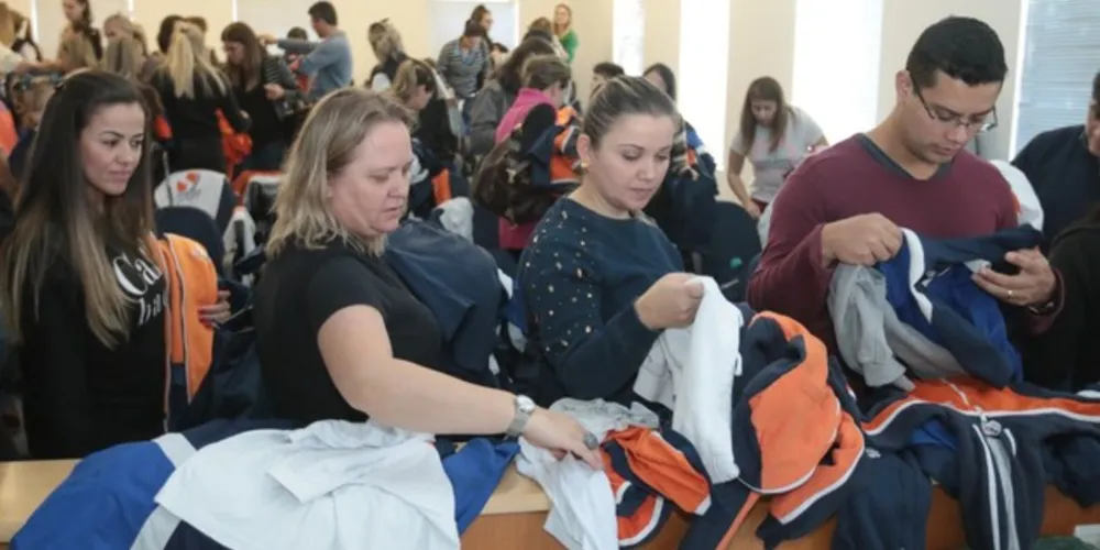 Venda de uniformes doados e perdidos se revertem em recursos para ONG