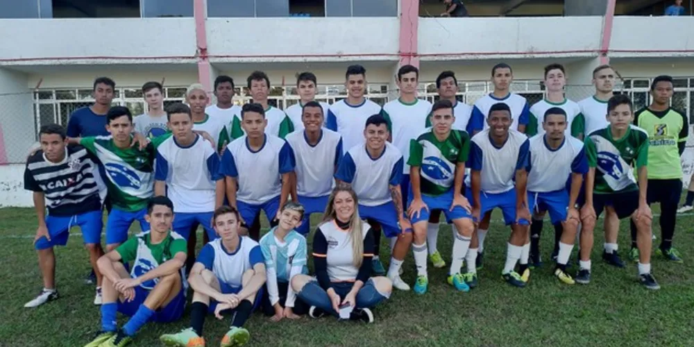 Imagem ilustrativa da imagem Time de futebol busca ajuda para custear viagem