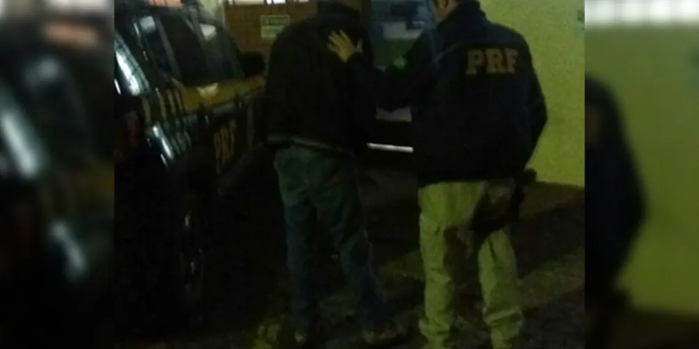 Imagem ilustrativa da imagem PRF detém condutor
embriagado na rodovia BR-376