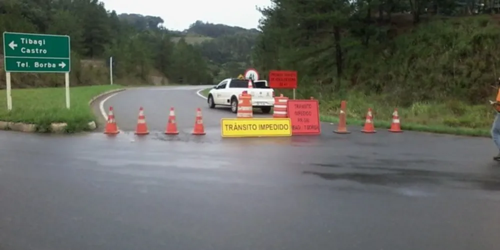 Rodovia foi atingida por novo deslizamento de terra causado pelas fortes chuvas no final de maio 