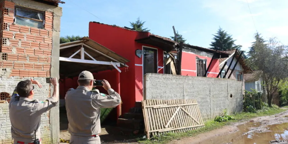 O corpo da vítima foi encontrado por bombeiros, em um quarto