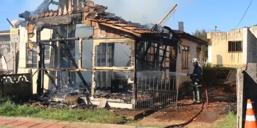 Residência estava abandonada e ninguém ficou ferido