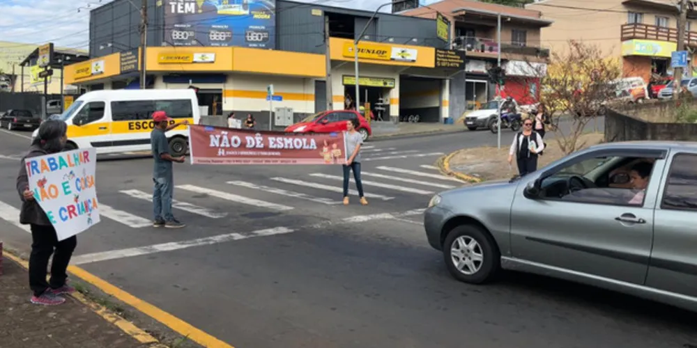 O trabalho infantil é estritamente proibido até que o adolescente complete 14