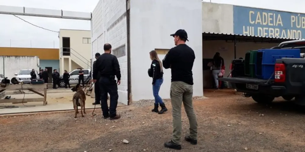 Buscas fazem parte da megaoperação deflagrada nesta madrugada na cidade