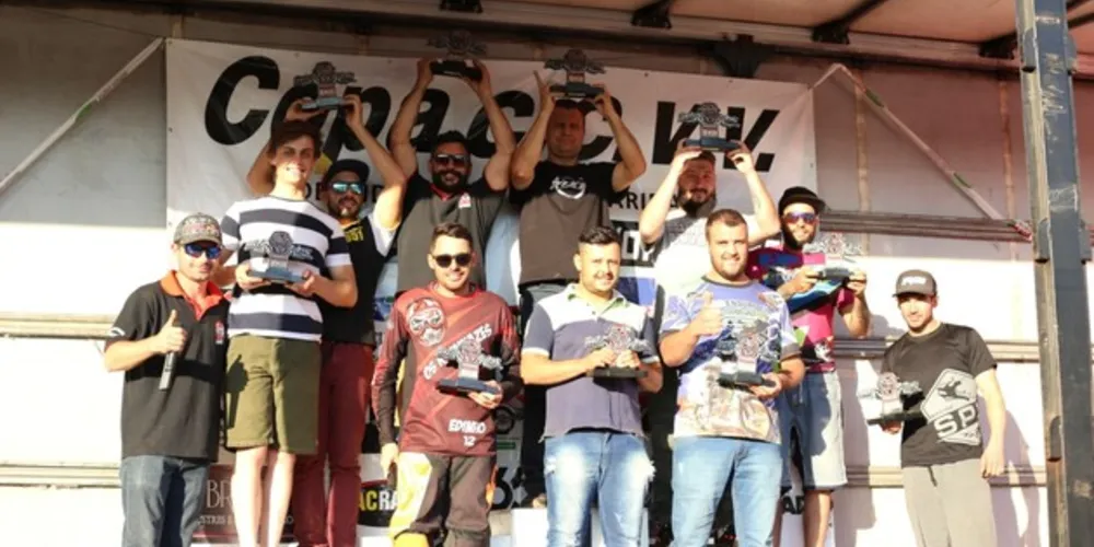 Marcelo Tlomatzki e Luiz Fernando de Pontes venceram na 3º etapa do Campeonato Paranaense de Enduro FIM.