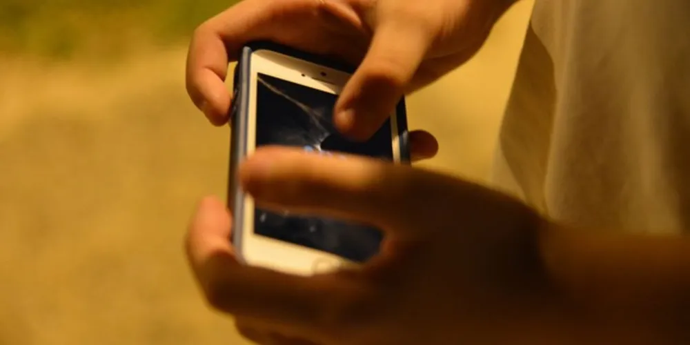 A exposição às telas de computadores, celulares e tablets por crianças e adolescentes pode afetar o sono, a atenção, o aprendizado e até o sistema hormonal.