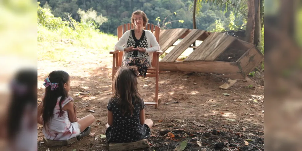 Terezinha Sercondes Ribeiro é uma das contadoras de história que participaram das Rodas de Conversa com as crianças