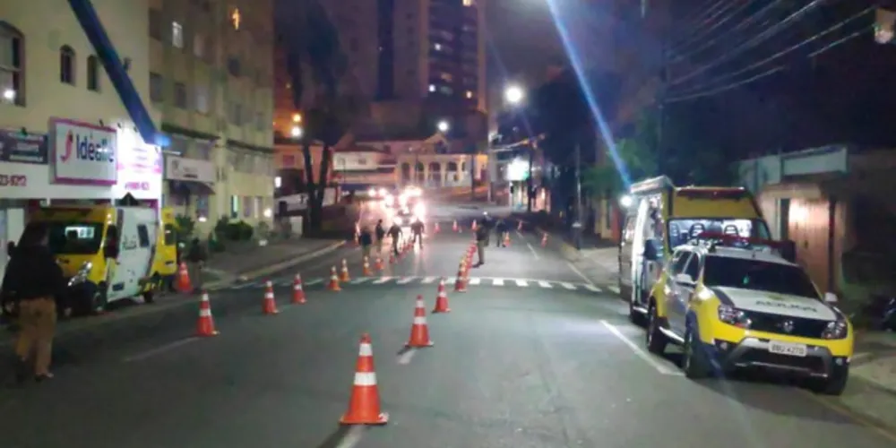 Durante a operação os policiais recuperaram um carro com alerta de furto


