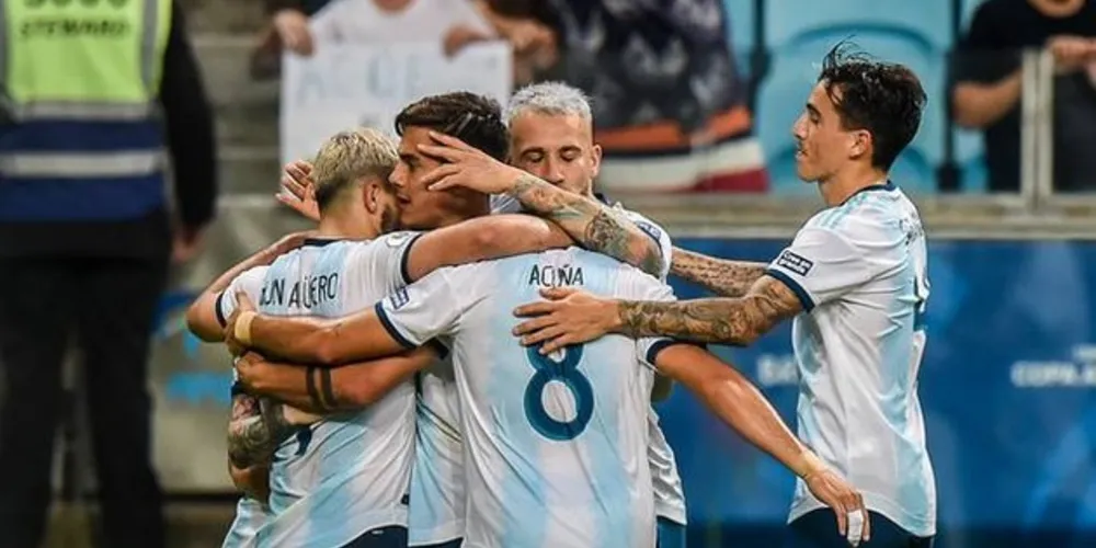 Imagem ilustrativa da imagem Argentina vence Catar e avança às quartas de final