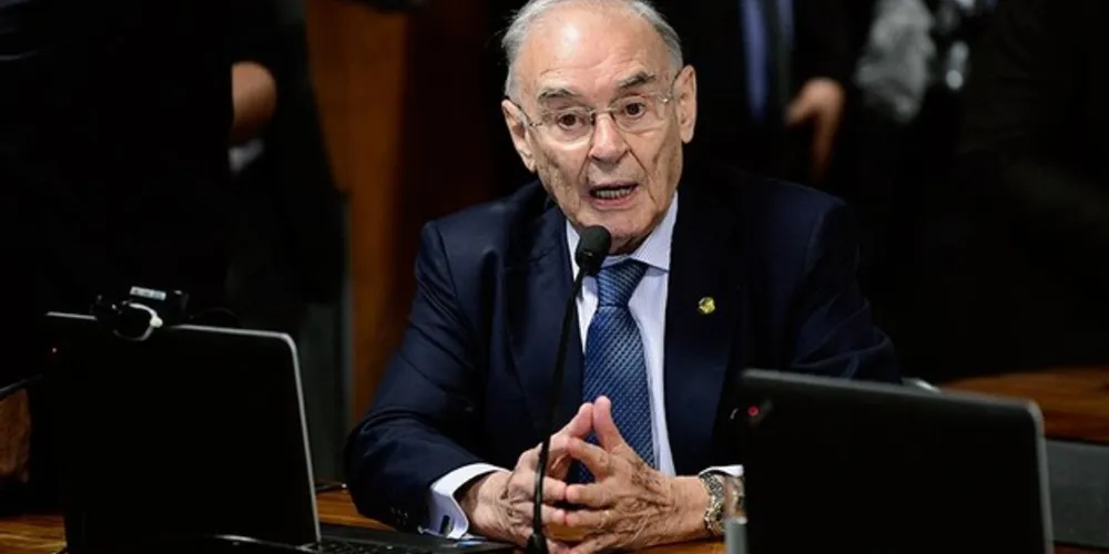Senador Arolde de Oliveira.