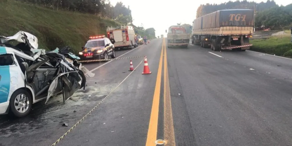 Segundo a polícia, motorista dormiu ao volante antes de bater em caminhão