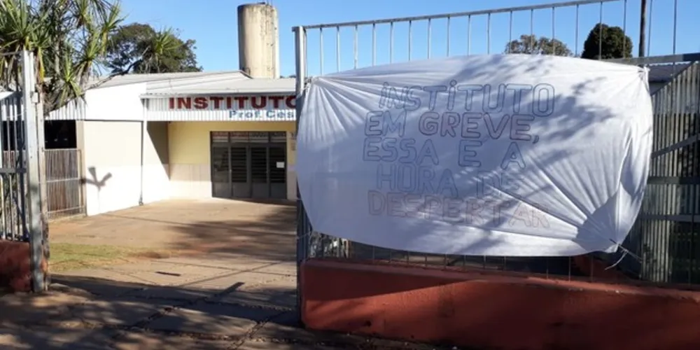 Apenas 2,4% das escolas do estado tiveram as atividades interrompidas nesta terça-feira 925)