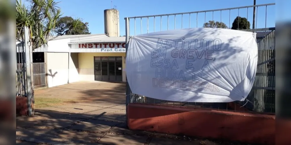 Apenas 2,4% das escolas do estado tiveram as atividades interrompidas nesta terça-feira 925)