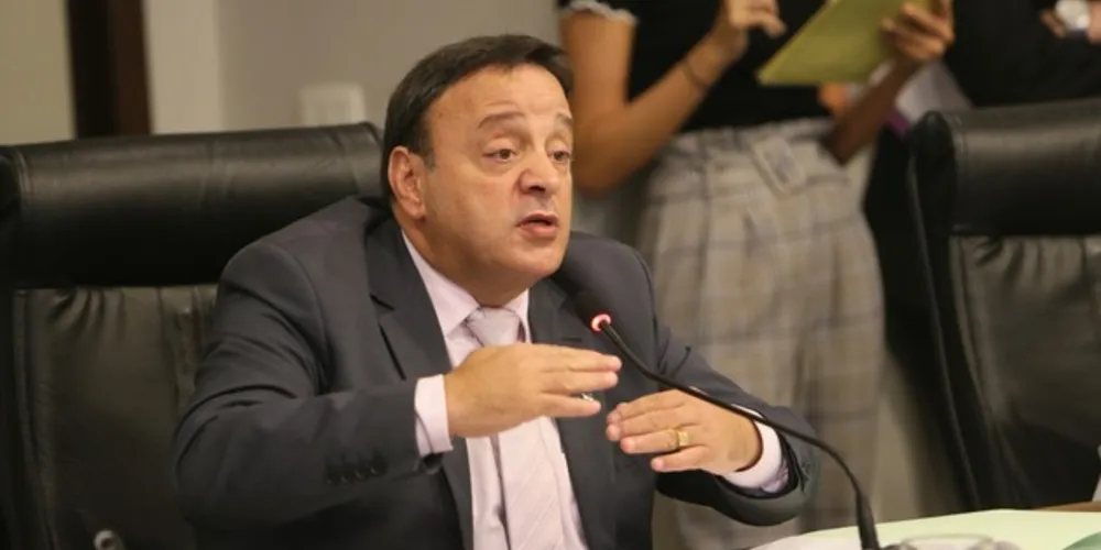 Imagem ilustrativa da imagem Governo aguarda
suspensão da greve para retomar discussão