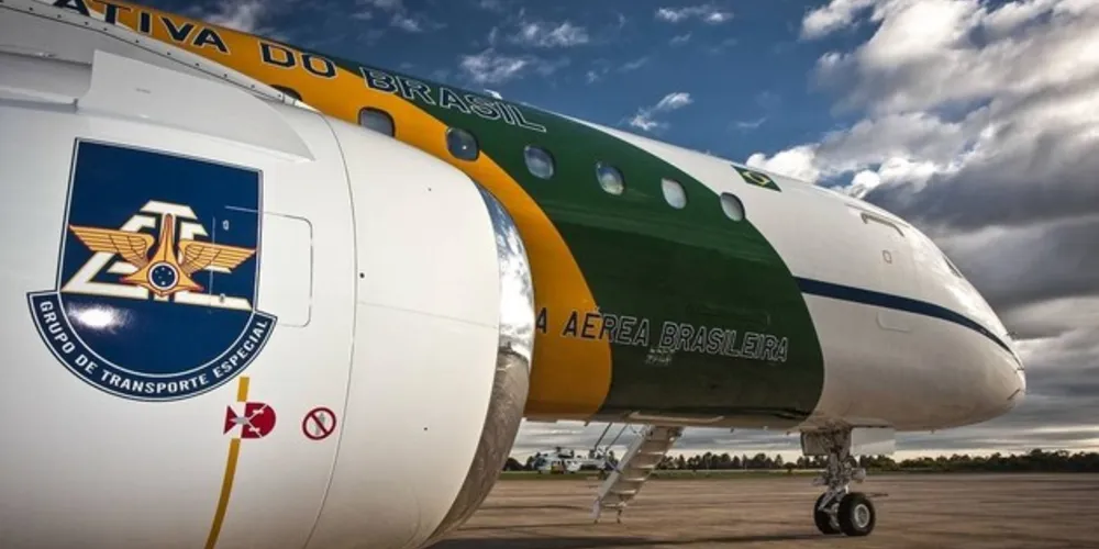 Avião fazia parte da comitiva de Bolsonaro