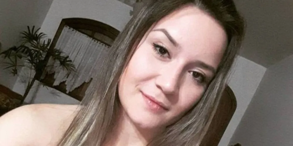 O carro dirigido por Beatriz do Amaral, 25 anos, se envolveu numa colisão com uma carreta