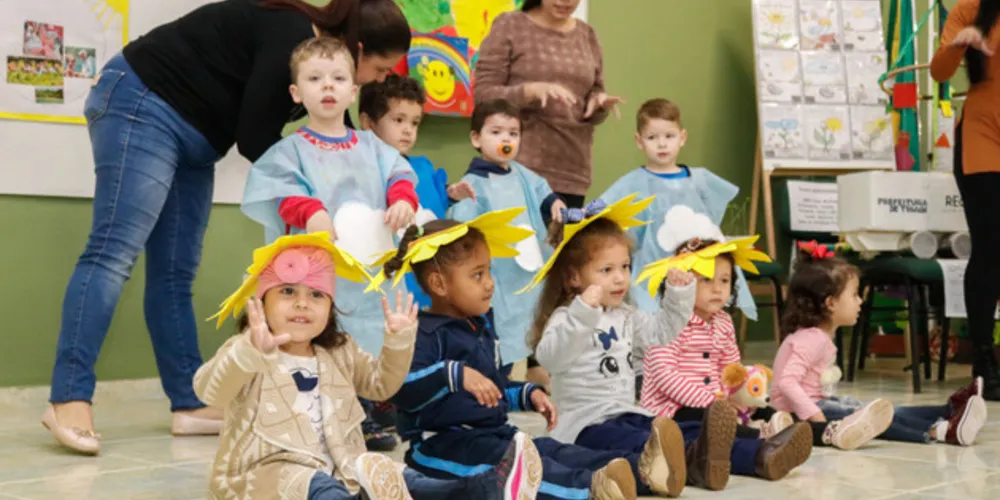 Pais puderam conferir belas apresentações de teatro e trabalhos realizados por alunos de zero a quatro anos

