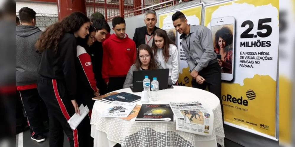 O evento acontece nesta manhã de sexta-feira (28) na sede central do colégio, com a participação de instituições de ensino superior e de órgãos da segurança pública