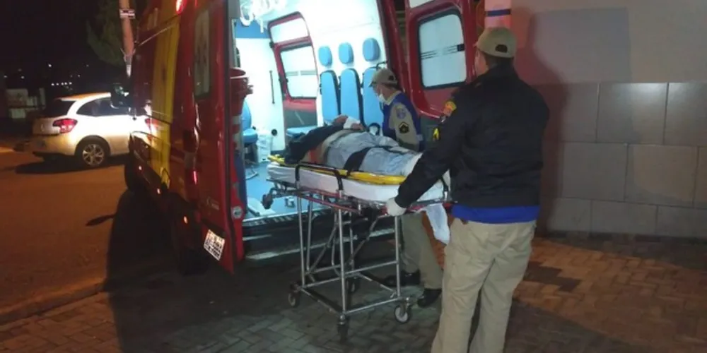 Os assaltantes exigiam um celular, como a vítima não tinha nenhum aparelho acabou sendo agredida com socos, chutes e golpes de skate